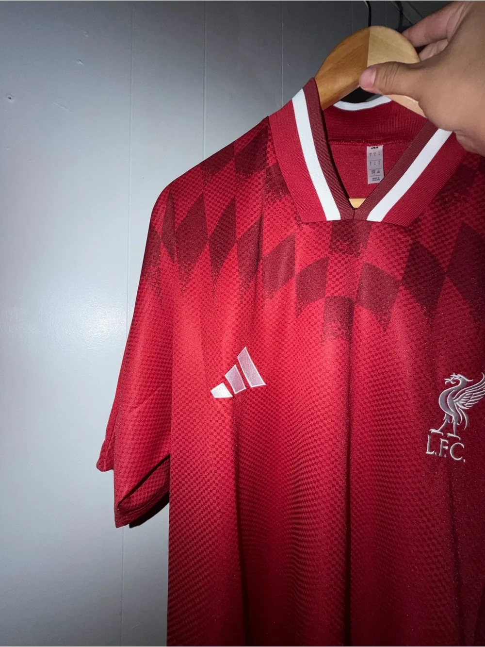 Men Adidas Stadium version Liverpool jersey Size L